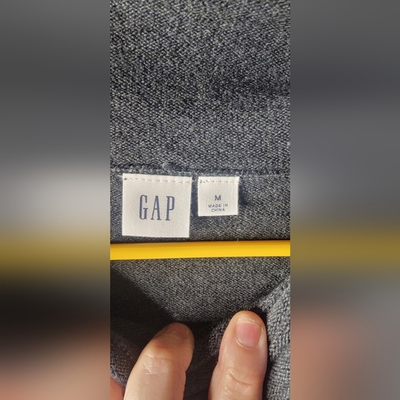 Gap dark gray turtle neck sweater, size Medium. Cotton/poly/acrylic blend. - Picture 2 of 4